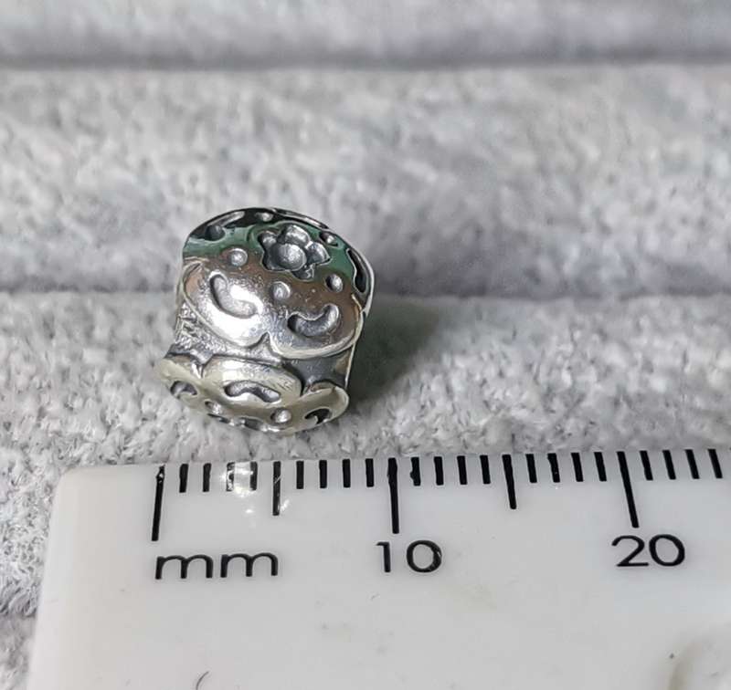 Pandora Raised Flower Charm