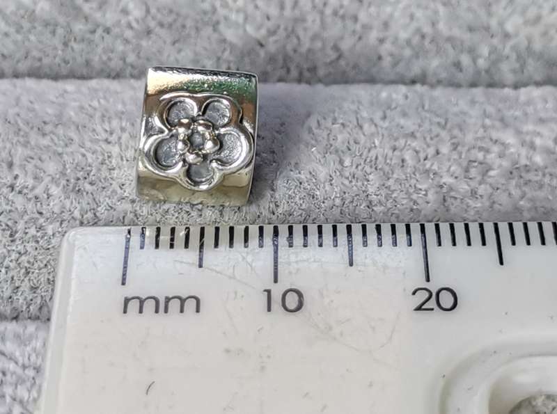 Pandora Daisy Flower Charm