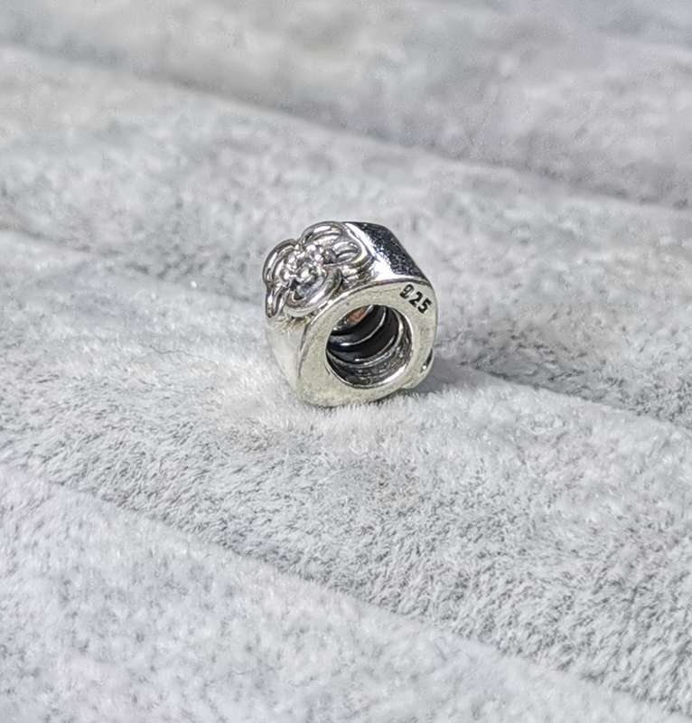 Pandora Daisy Flower Charm