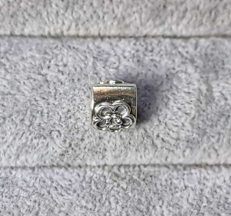 Pandora Daisy Flower Charm