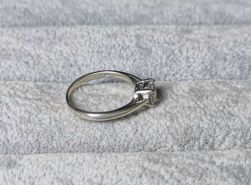 *R1 Auction* Silver Solitaire Ring