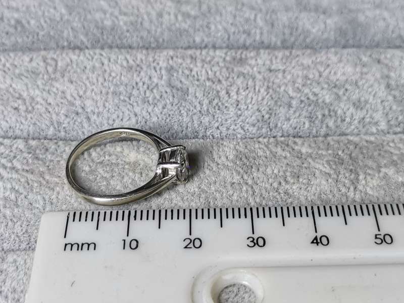 *R1 Auction* Silver Solitaire Ring