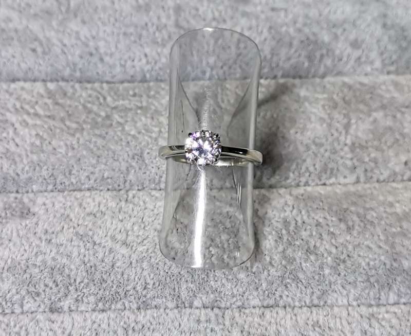 *R1 Auction* Silver Solitaire Ring