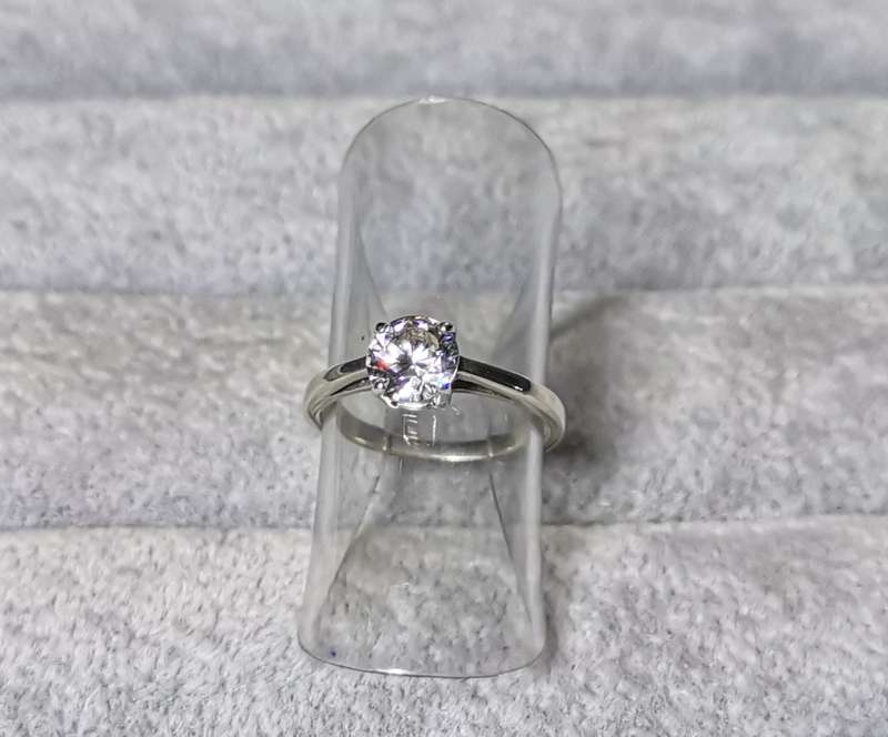 *R1 Auction* Silver Solitaire Ring