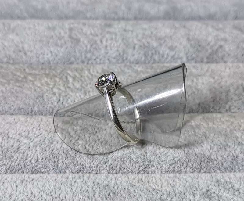 *R1 Auction* Silver Solitaire Ring