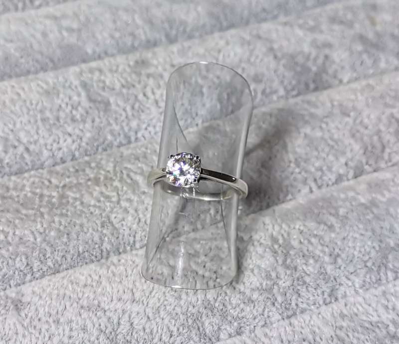 *R1 Auction* Silver Solitaire Ring
