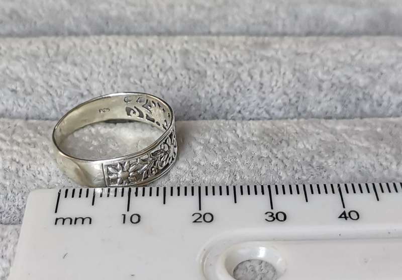 *R1 Auction* Silver Flower Ring