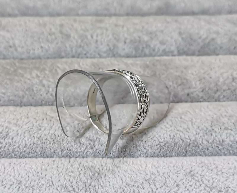 *R1 Auction* Silver Flower Ring