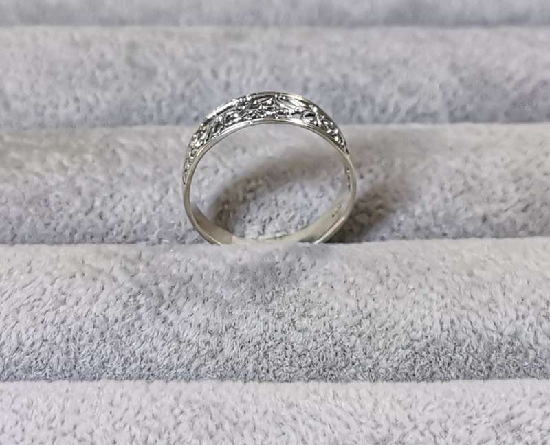 *R1 Auction* Silver Flower Ring
