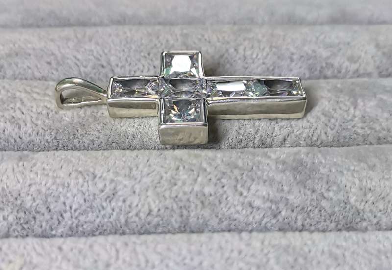 Dazzling Silver Pendant