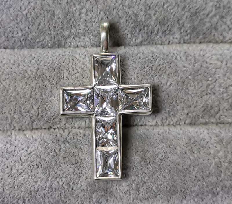 Dazzling Silver Pendant