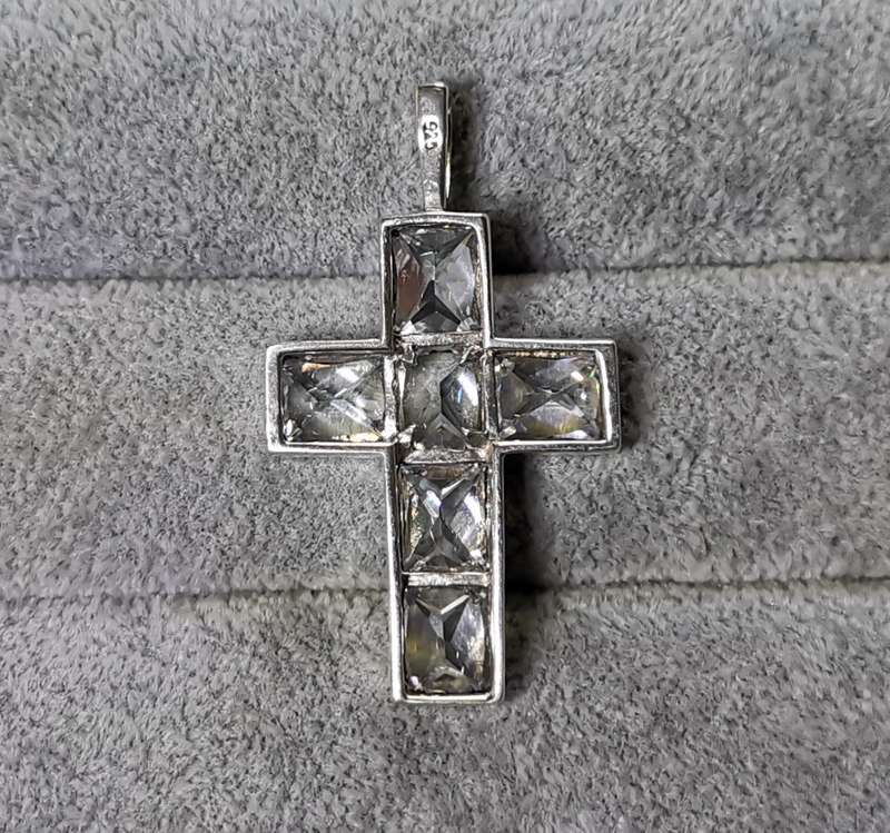 Dazzling Silver Pendant