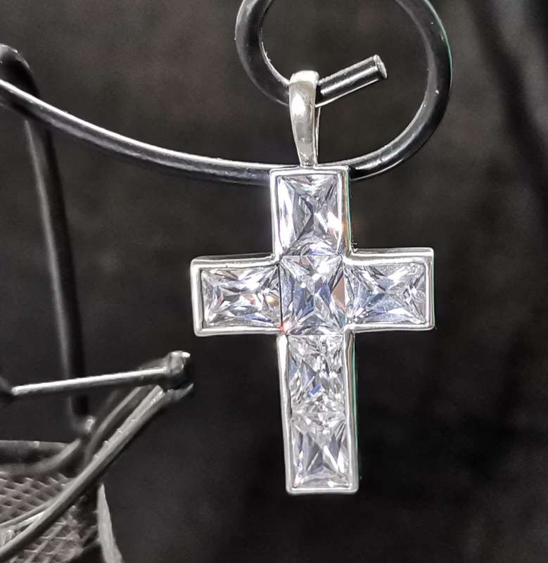 Dazzling Silver Pendant
