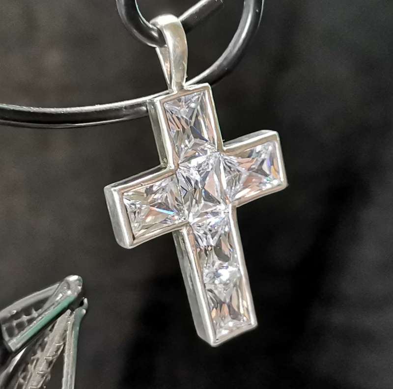 Dazzling Silver Pendant