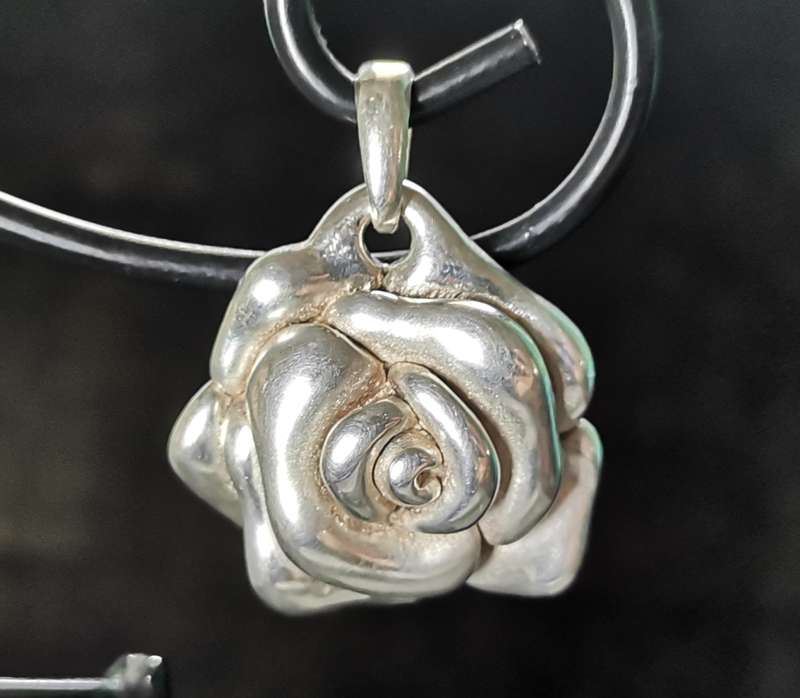 Stunning Silver Rose Pendant