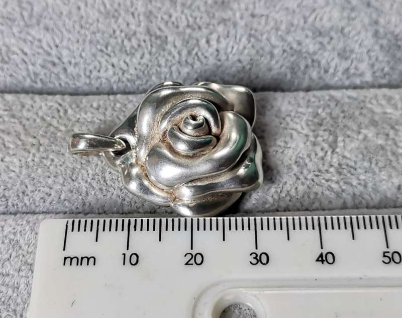 Stunning Silver Rose Pendant