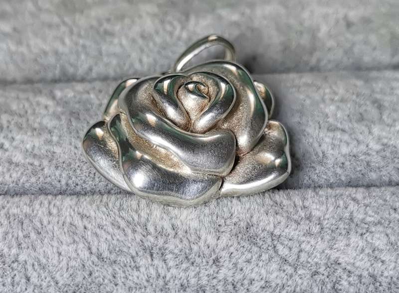Stunning Silver Rose Pendant