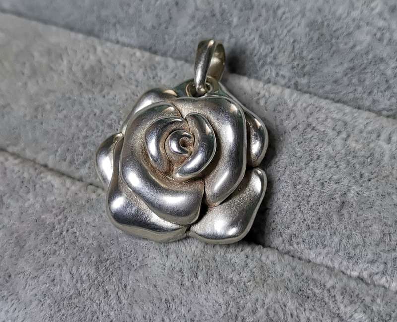 Stunning Silver Rose Pendant