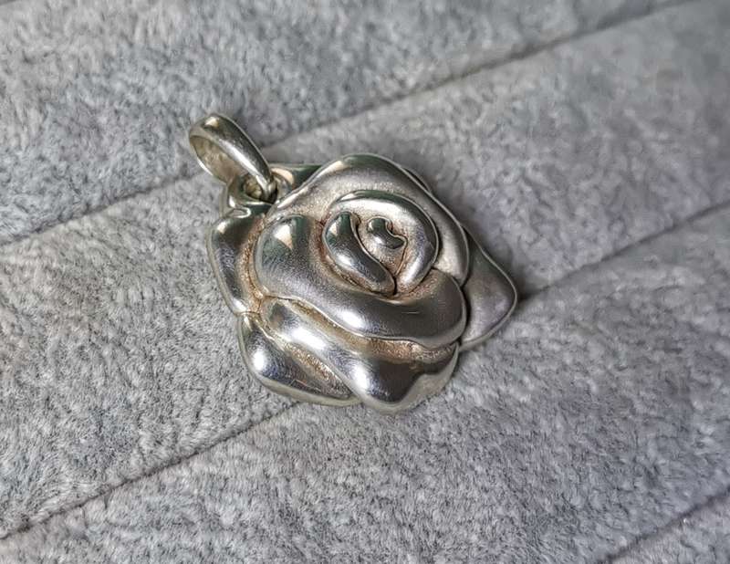 Stunning Silver Rose Pendant