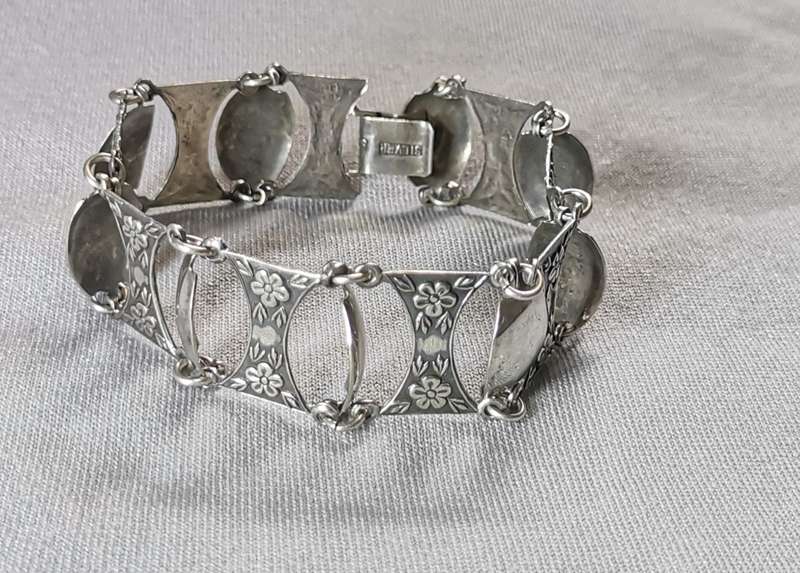 Discount!!! Detailed Silver Bracelet