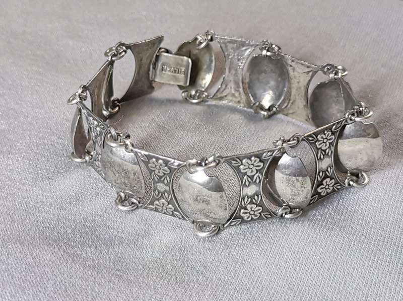 Discount!!! Detailed Silver Bracelet