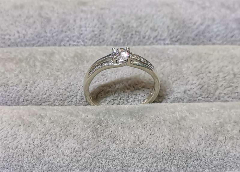 *R1 Auction* Dazzling Silver Ring