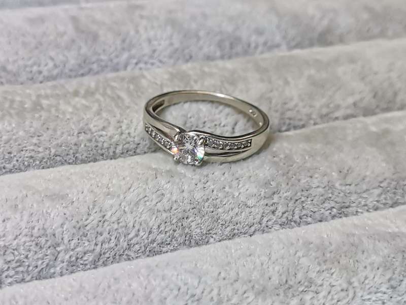 *R1 Auction* Dazzling Silver Ring