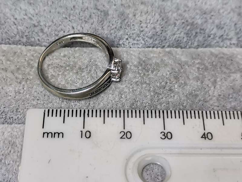 *R1 Auction* Dazzling Silver Ring
