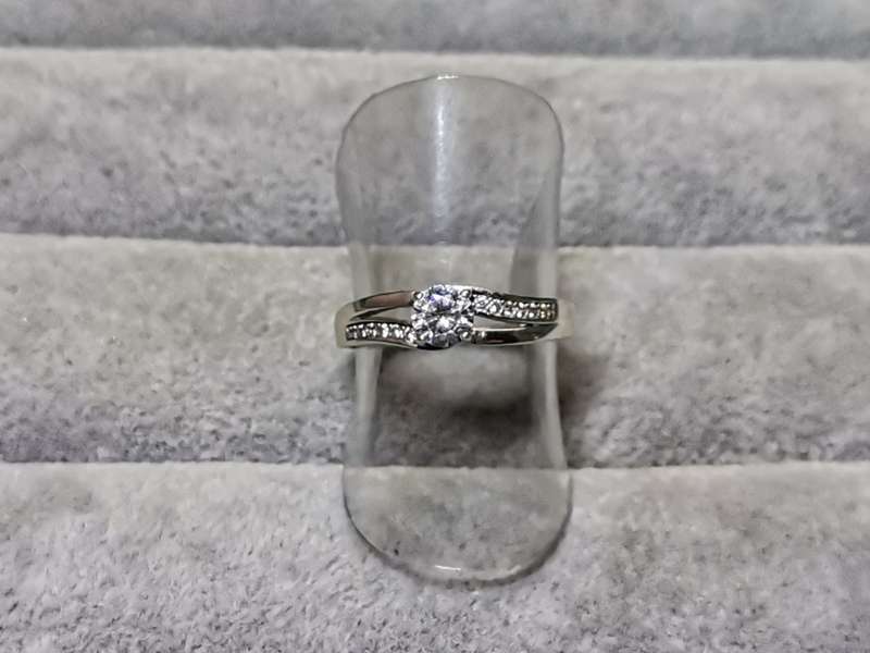 *R1 Auction* Dazzling Silver Ring