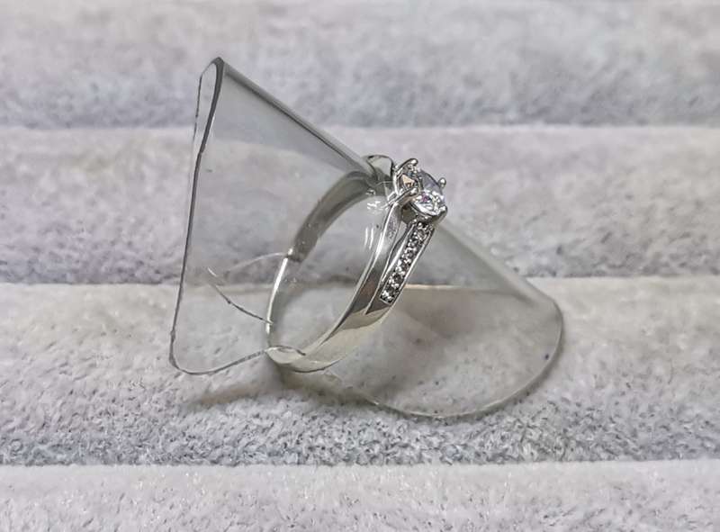 *R1 Auction* Dazzling Silver Ring