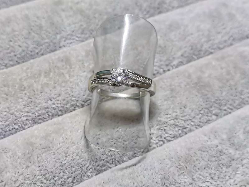 *R1 Auction* Dazzling Silver Ring