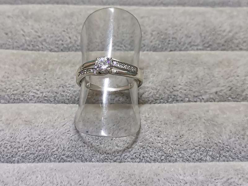 *R1 Auction* Dazzling Silver Ring