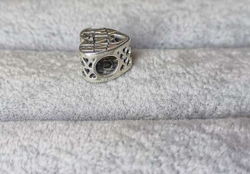 Pandora `Mom` Charm