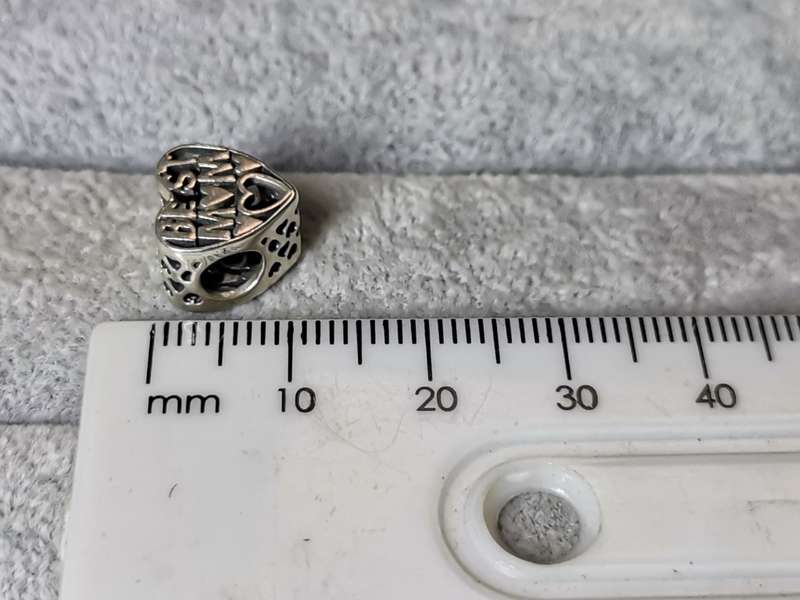Pandora `Mom` Charm