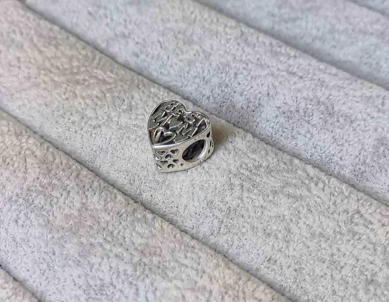 Pandora `Mom` Charm
