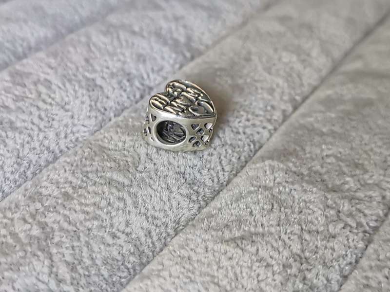 Pandora `Mom` Charm