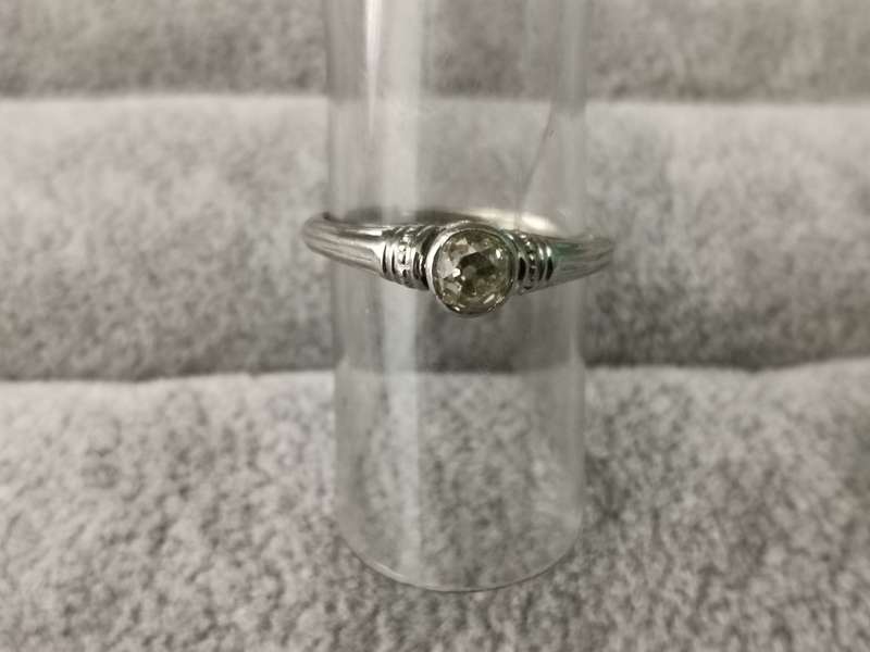 18ct Gold and Diamond Ring