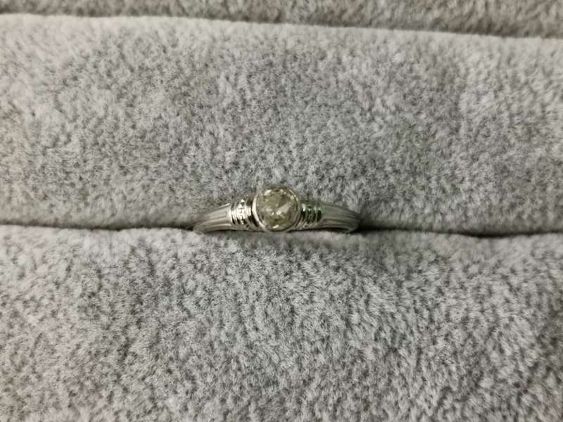 18ct Gold and Diamond Ring