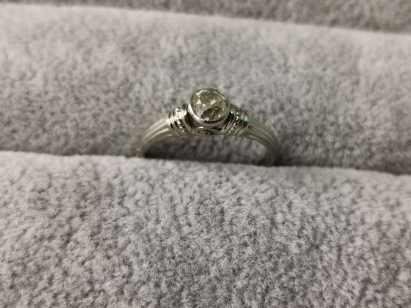 18ct Gold and Diamond Ring