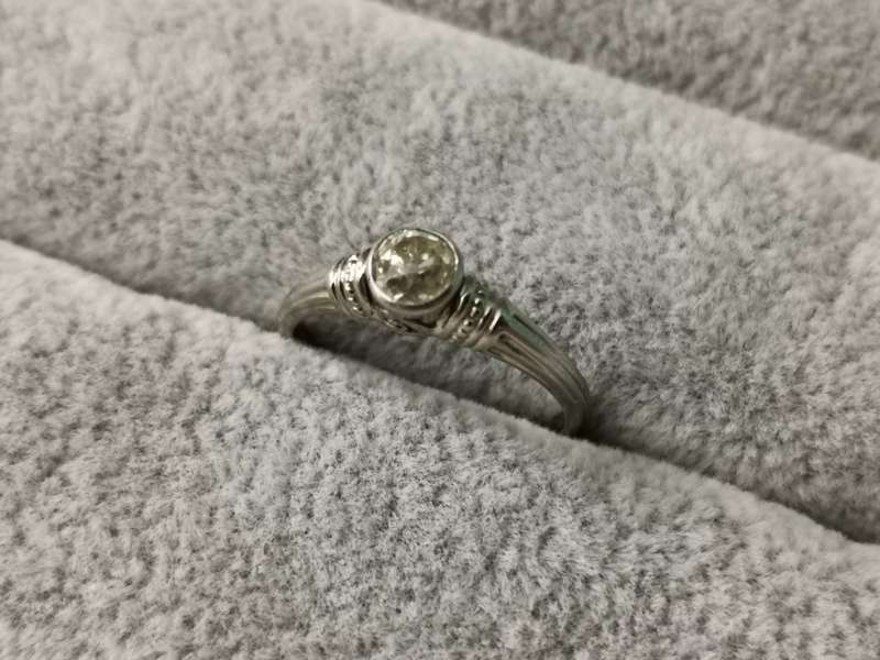 18ct Gold and Diamond Ring