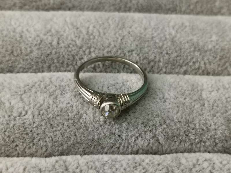18ct Gold and Diamond Ring