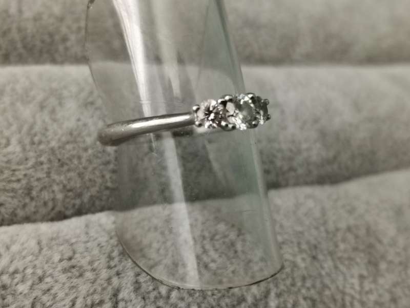 BROWNS Platinum Claw Set Protea Trilogy Ring