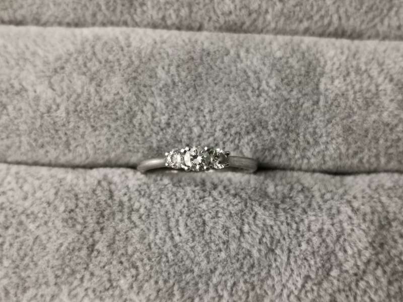 BROWNS Platinum Claw Set Protea Trilogy Ring