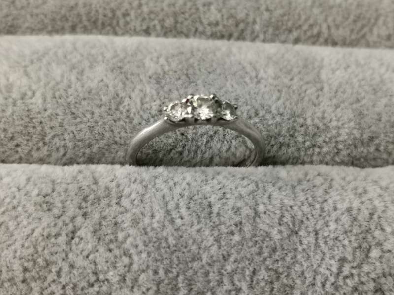 BROWNS Platinum Claw Set Protea Trilogy Ring