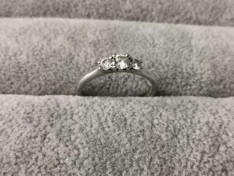 BROWNS Platinum Claw Set Protea Trilogy Ring