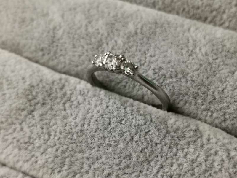 BROWNS Platinum Claw Set Protea Trilogy Ring