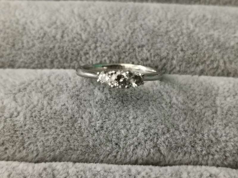 BROWNS Platinum Claw Set Protea Trilogy Ring