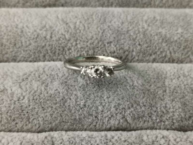 BROWNS Platinum Claw Set Protea Trilogy Ring
