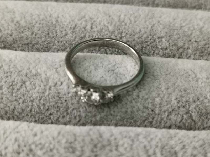 BROWNS Platinum Claw Set Protea Trilogy Ring