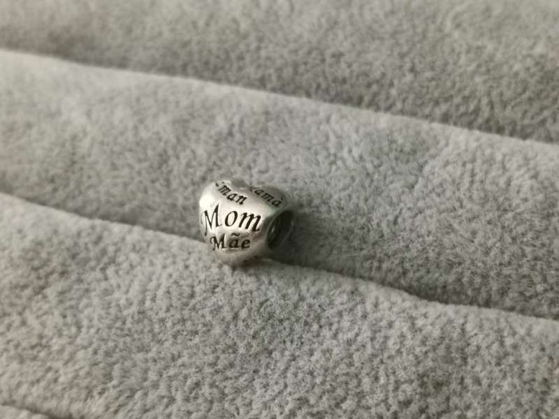 Pandora `Mom` Charm